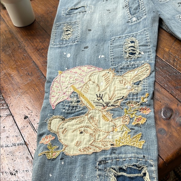 Magnolia Pearl Distressed Blue Jeans with Patchwork - Picture 5 of 6